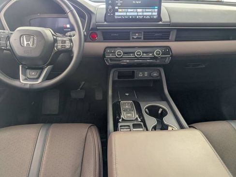 Used 2025 Honda Pilot Elite image 26