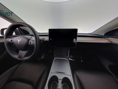 Used 2022 Tesla Model Y Long Range AWD/4WD image 25