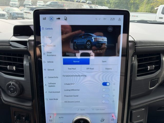 Used 2025 Ford F150 Lightning Platinum AWD/4WD image 39