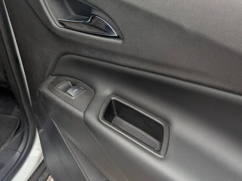 Used 2019 Chevrolet Equinox LT w/ Driver Convenience Package image 16