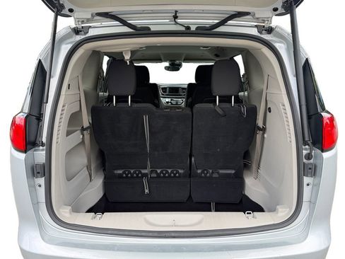 Used 2023 Chrysler Voyager LX FWD image 14