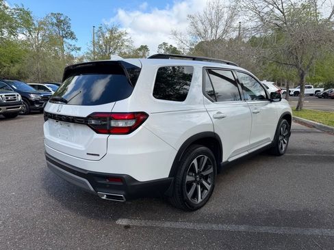 Certified 2025 Honda Pilot Touring image 6
