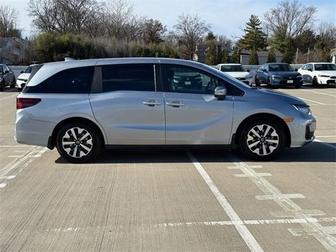 Used 2026 Honda Odyssey EX-L image 2