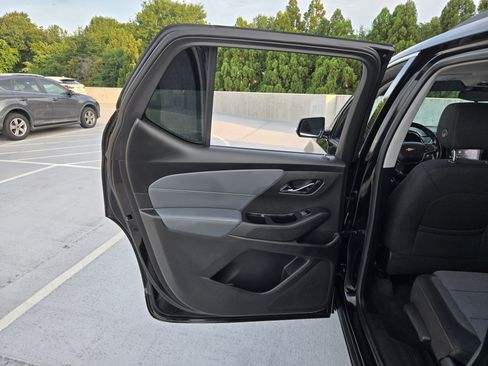 Used 2020 Chevrolet Traverse LT FWD image 21