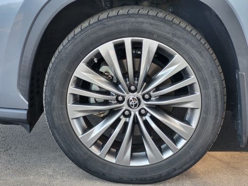Used 2021 Toyota Highlander Platinum AWD/4WD image 5