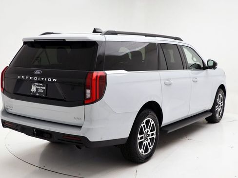 Used 2025 Ford Expedition Max Active AWD/4WD image 8