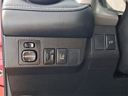 Used 2018 Toyota RAV4 Limited image 24