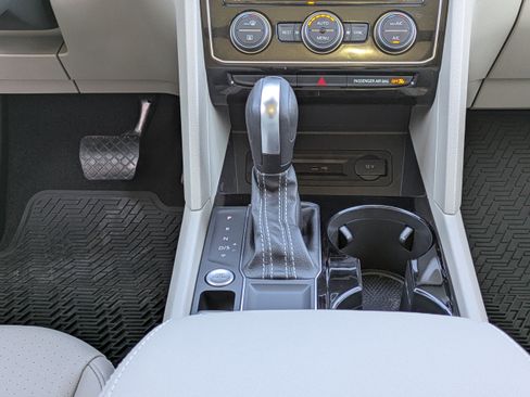 Used 2021 Volkswagen Atlas SEL image 15