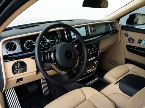 Used 2022 Rolls-Royce Phantom Extended Wheelbase image 5