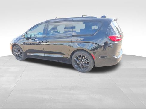 Used 2025 Chrysler Pacifica Limited FWD image 4