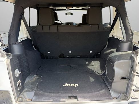 Used 2014 Jeep Wrangler Unlimited Sahara w/ Connectivity Group image 10