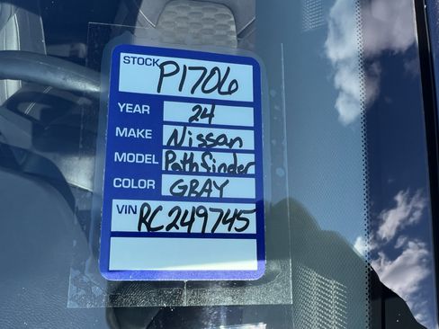 Used 2024 Nissan Pathfinder S image 37