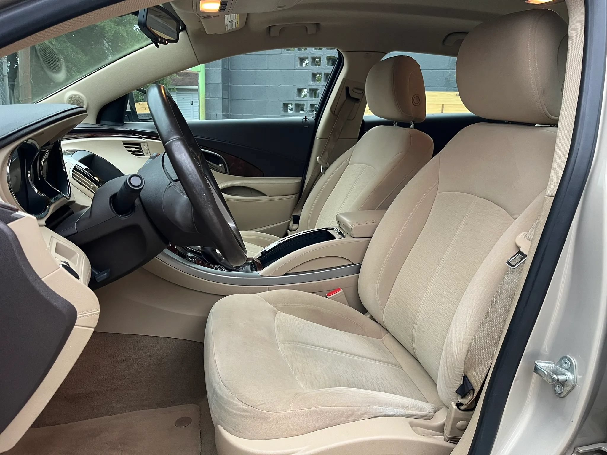 Used 2010 Buick LaCrosse CX FWD image 9