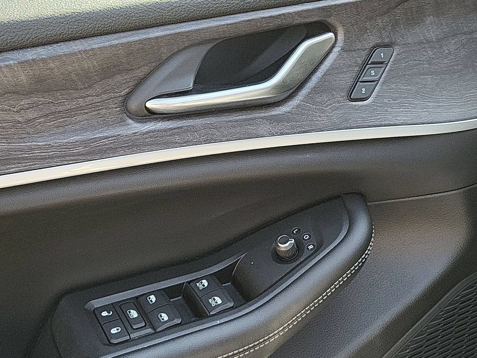 Used 2023 Jeep Grand Cherokee L Limited RWD image 23