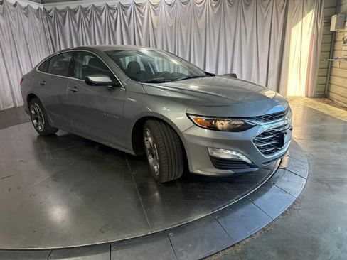 Used 2024 Chevrolet Malibu LT FWD image 3