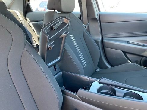 New 2025 Hyundai Elantra SEL image 34