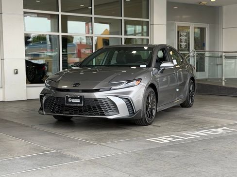 Used 2026 Toyota Camry SE FWD image 2