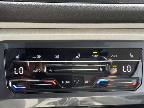 Certified 2023 Volkswagen Tiguan SE w/ Panoramic Sunroof Package image 28