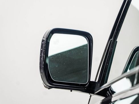 Used 2025 Land Rover Defender 110 S image 14