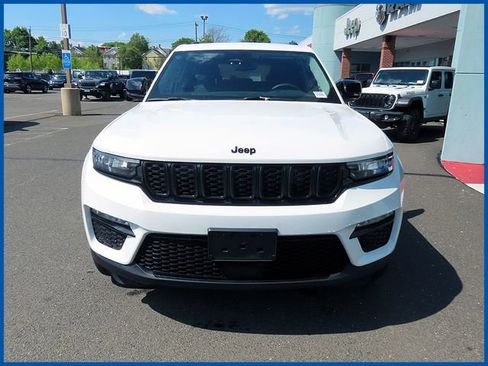 Used 2023 Jeep Grand Cherokee Limited w/ Black Appearance Package AWD/4WD image 2
