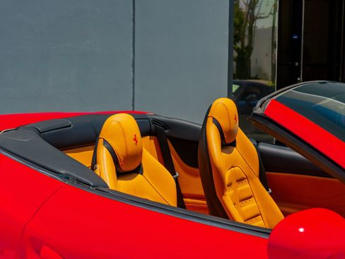 Used 2016 Ferrari California T RWD image 56