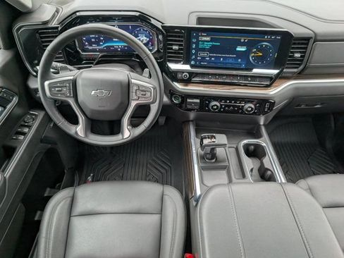 Used 2025 Chevrolet Silverado 1500 LT Trail Boss w/ Convenience Package II AWD/4WD image 6