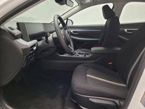 Used 2025 Hyundai Sonata SE FWD image 17