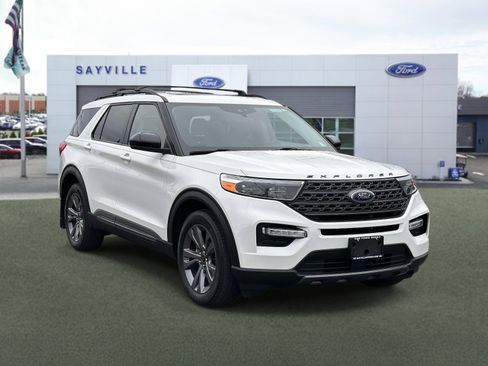 Used 2022 Ford Explorer XLT w/ Equipment Group 202A AWD/4WD image 6