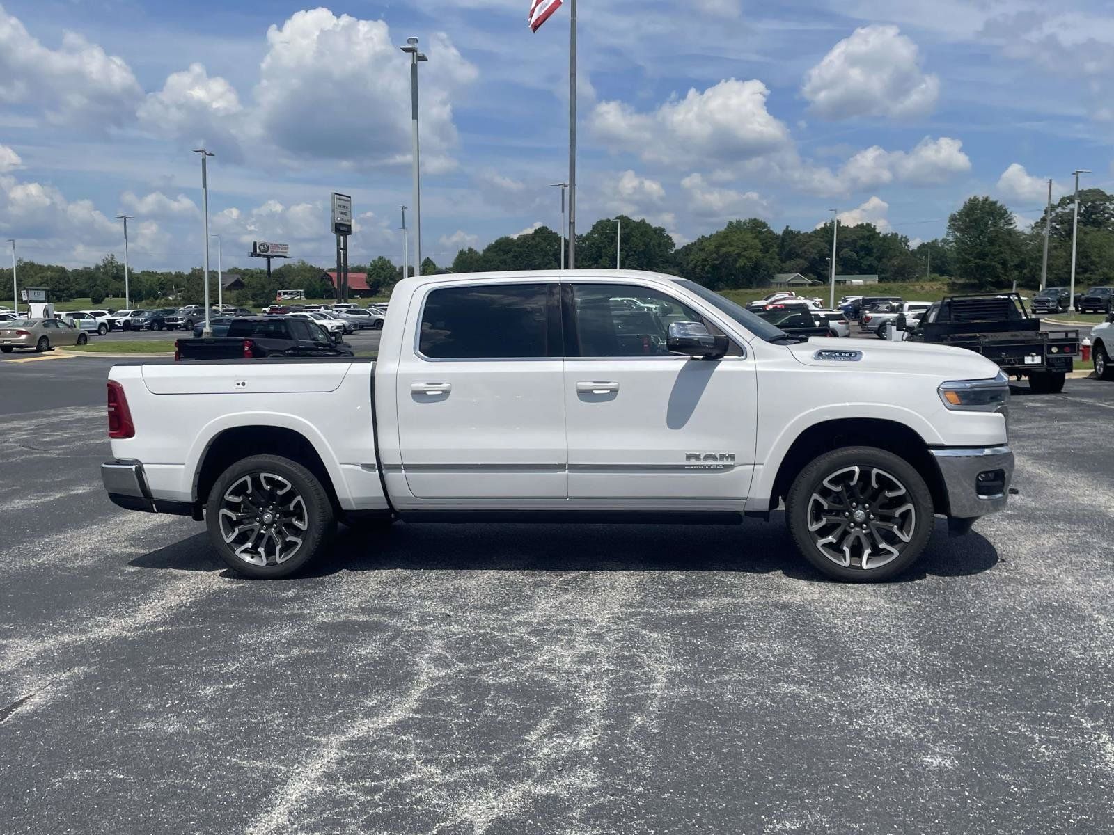 Used 2025 RAM 1500 Limited AWD/4WD image 2