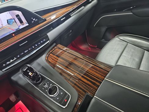 Used 2021 Cadillac Escalade ESV Premium Luxury image 27