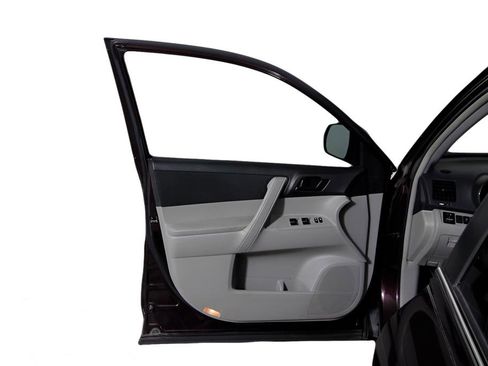 Used 2013 Toyota Highlander FWD image 13