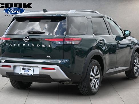 Used 2025 Nissan Pathfinder SL FWD image 3