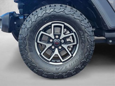 Used 2025 Jeep Wrangler Rubicon w/ Convenience Group image 21