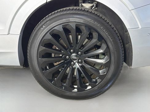 Used 2019 Audi e-tron Prestige w/ Prestige Package AWD/4WD image 33