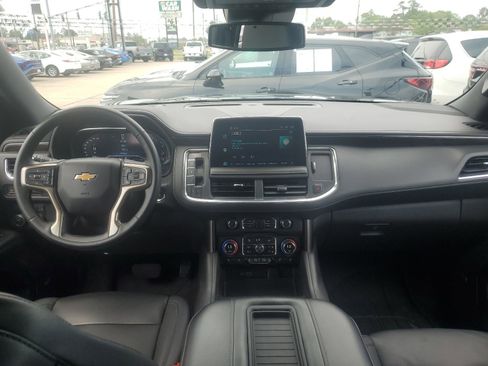 Used 2023 Chevrolet Suburban LT w/ Luxury Package RWD image 9