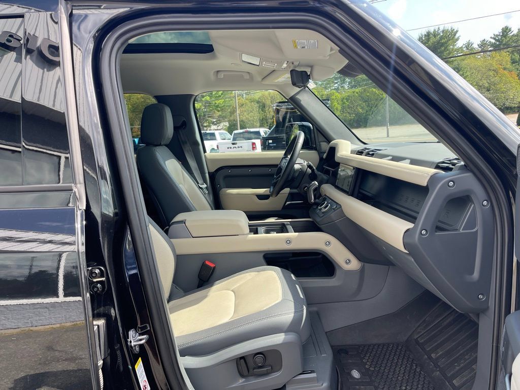 Used 2024 Land Rover Defender 110 X-Dynamic SE AWD/4WD image 18