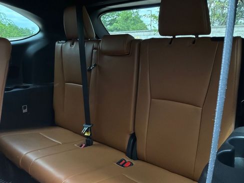 Used 2023 Toyota Highlander Platinum FWD image 13
