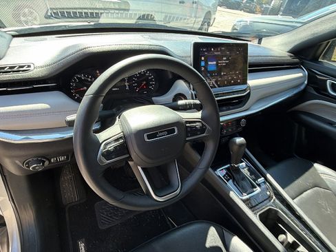 Used 2024 Jeep Compass Limited image 24