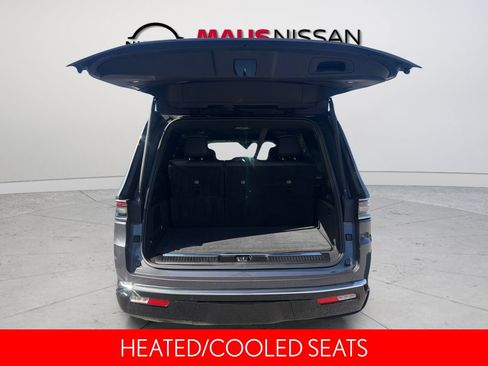 Used 2024 Jeep Grand Wagoneer Series III AWD/4WD image 12