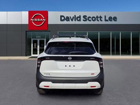 New 2026 Nissan Kicks SR w/ Illumination Package FWD image 7