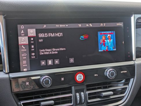 New 2025 Porsche Macan image 17