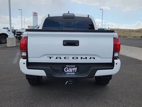 Used 2018 Toyota Tacoma TRD Sport w/ Technology Package AWD/4WD image 19