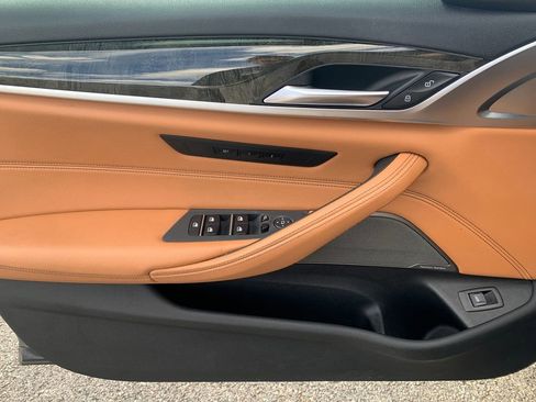 Used 2021 BMW 530i xDrive w/ Premium Package image 12