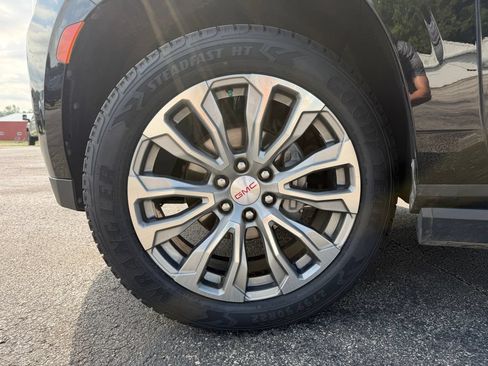 Used 2021 GMC Yukon Denali w/ Denali Premium Package AWD/4WD image 41