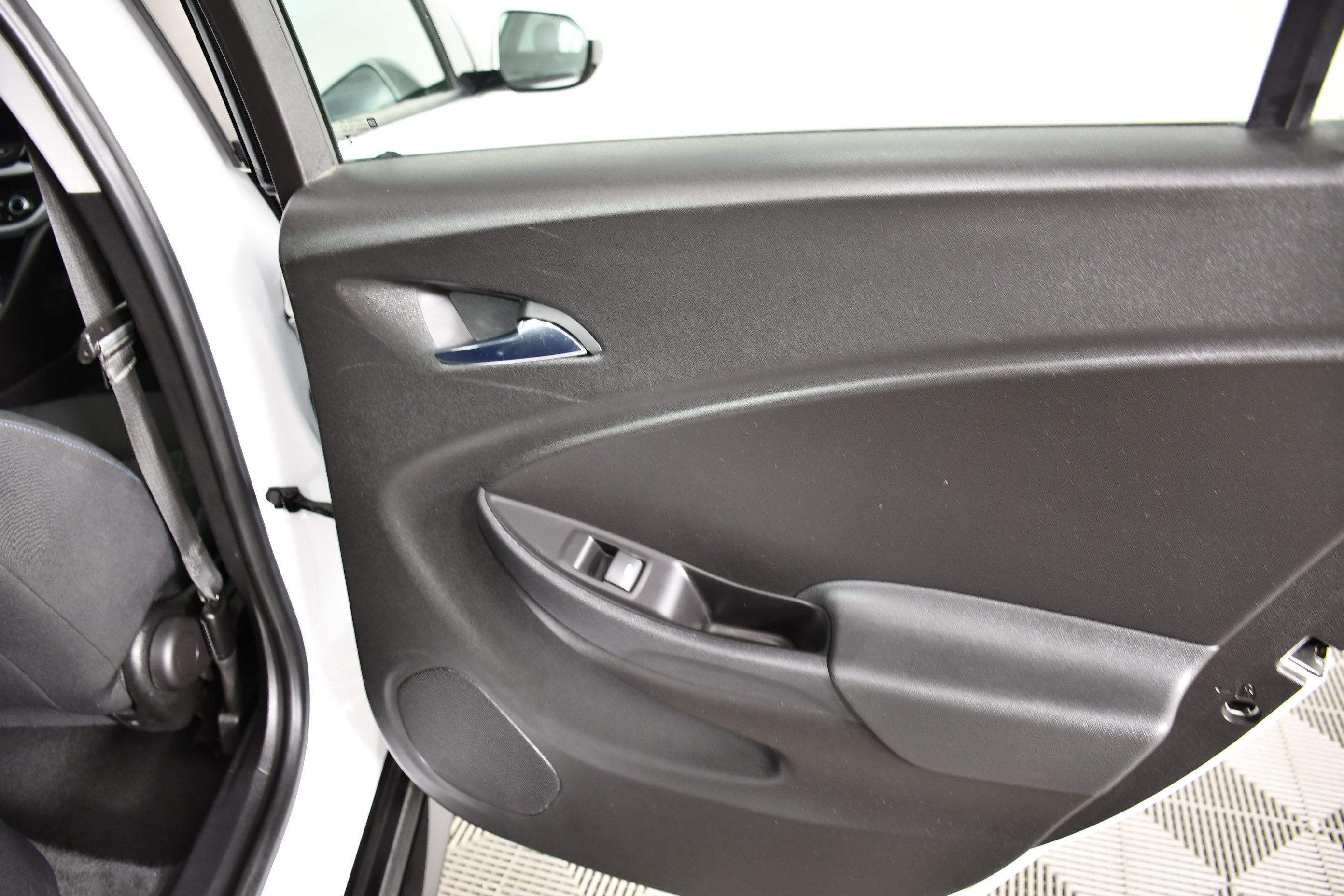 Used 2018 Chevrolet Volt LT w/ Comfort Package FWD image 40