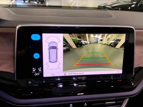 Used 2024 Volkswagen Atlas SE w/ Panoramic Sunroof Package image 25