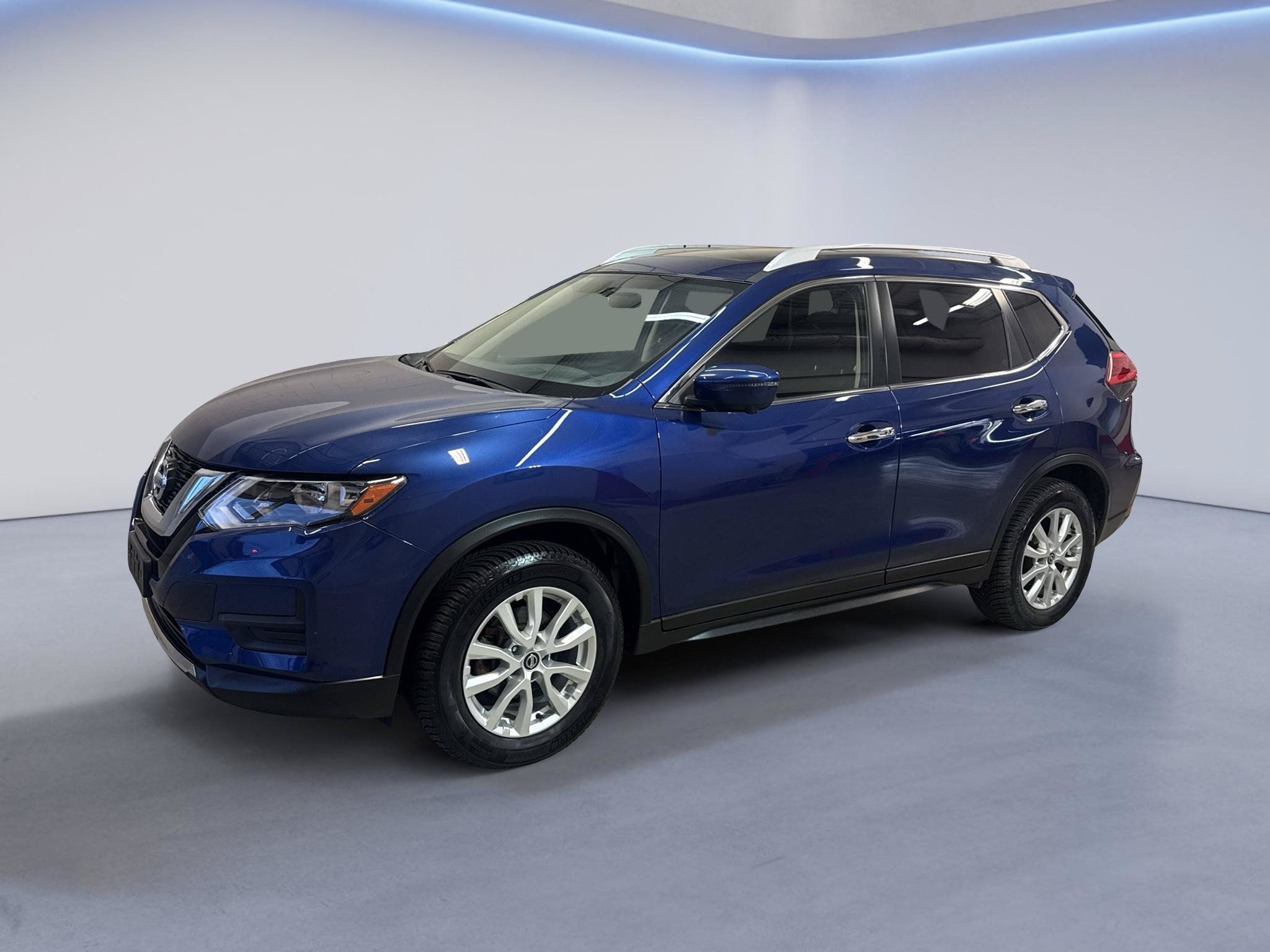 Used 2017 Nissan Rogue SV AWD/4WD image 3