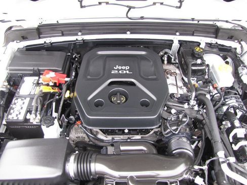 Used 2021 Jeep Wrangler Unlimited Sahara image 24