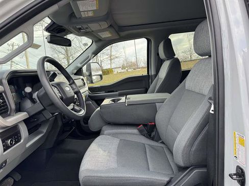 Used 2025 Ford F250 XLT w/ Black Appearance Package image 13