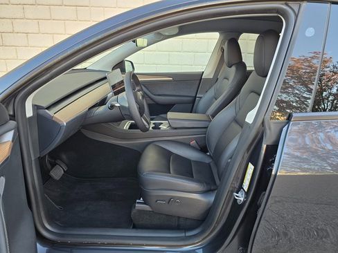 Used 2024 Tesla Model Y 2WD image 17